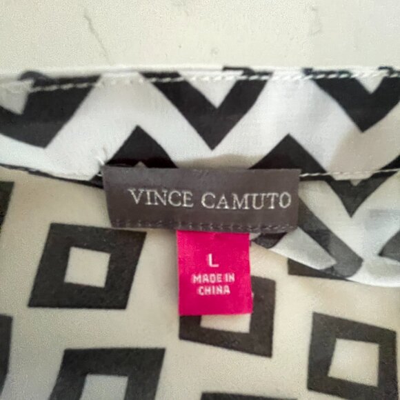 Vince Camuto Ruffled Short-Sleeve Blouse in Black and White Geometric Print, L - Picture 3 of 6